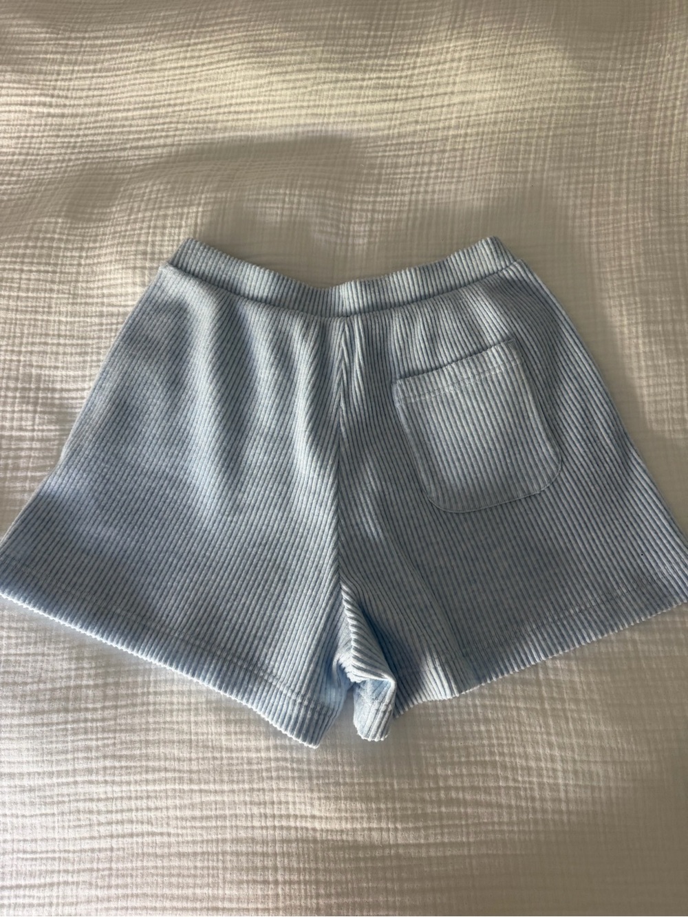 ALO Yoga Muse Short — Blue Skies - Picture 2 of 4